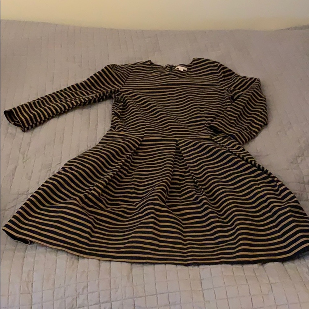 Navy and tan mid-sleeve dress